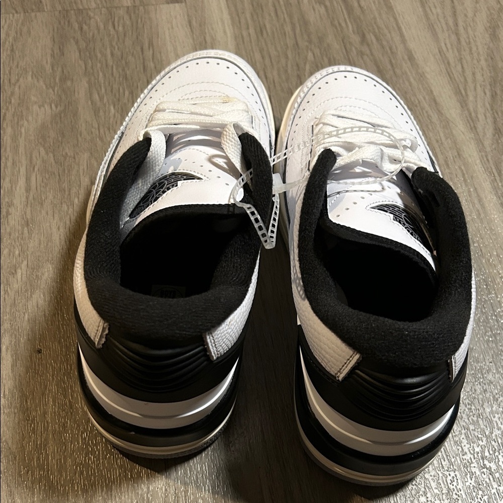 Jordan Boys White and Black Sneakers - Picture 8 of 10